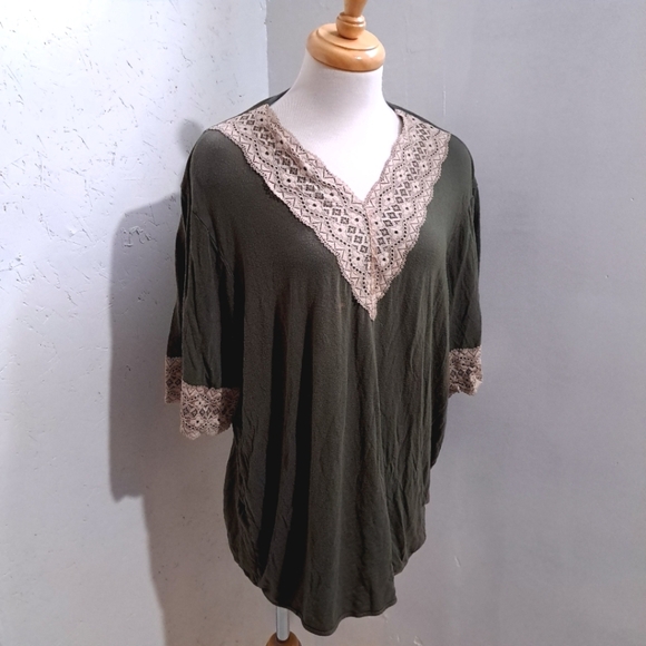 Amanda | Lace Trim V-Neck Top olive Green - Picture 1 of 10